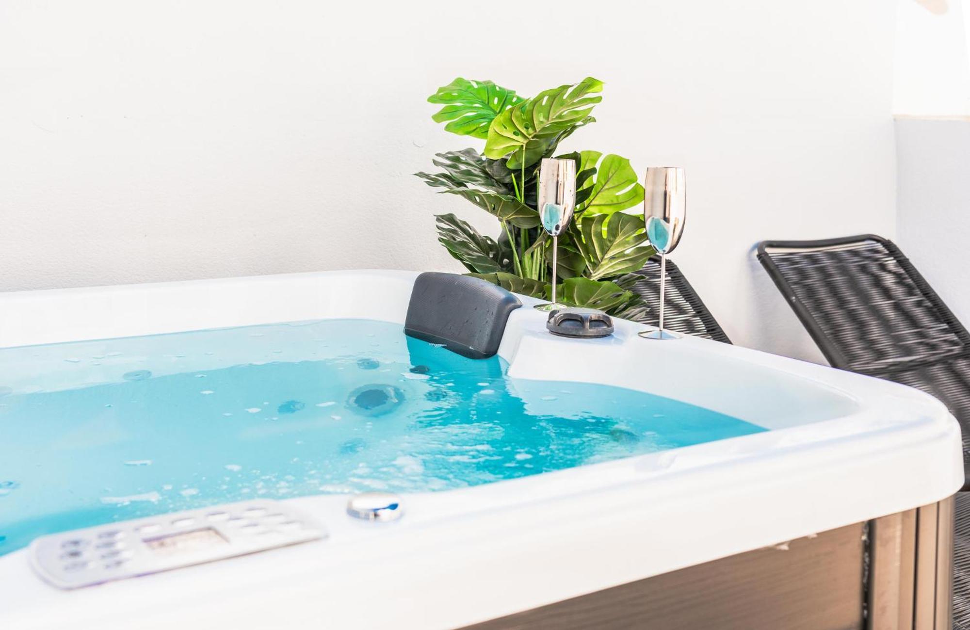 Appartamento Rooftop & Private Jacuzzi In The Center By Rems
